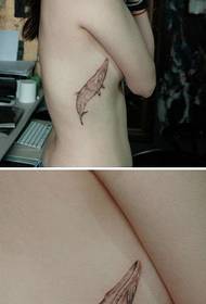 slika svježeg kita, lijepa tetovaža struka