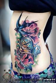 Weiblech Taille Faarf Swallow Compass Peony Blum Tattoo Muster