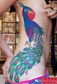 Női derék páva tetoválás működik
