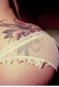 seksi djevojka struk lijep cvjetni uzorak slika tetovaža