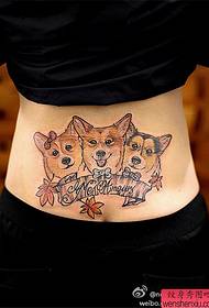 El tatuaje de perro de cintura para mujer funciona