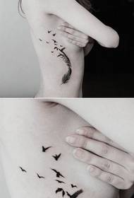 Tatuaje de Malgranda Beleca Plumo Birda Plumo