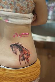 krāsa tauku zelta zivtiņa vidukļa tetovējums attēls