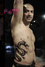 Bocah Eropa sing ndominasi sisih tato naga gambar tato Pinggang