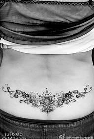 Modèle de tatouage à la taille féminine