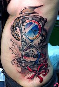 muaj tswv yim pob txha taub hau teev hourglass duav tattoo daim duab