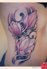 un modello di tatuaggio di loto color vita