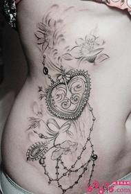 Tinta Lotus szív nyaklánc derék tetoválás kép