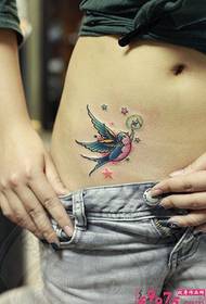かわいいツバメの腰のタトゥー画像