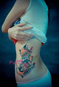 skoonheid skraal middellyf rooi vos tatoo prentjie
