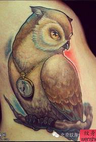 Tattoo Show Bar Fautuaina se paʻu o le owl tattoo galuega