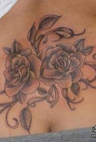 v páse ruže tetovanie vzor