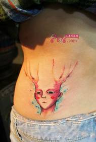 La bella imatge del tatuatge de la cintura del costat de l'arbre delf