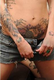 tyttö vyötärö vaihtoehtoinen sotakuvio tatuointi kuva