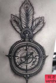 Tattoo Figur empfahl eine Seite Taille Kompass Tattoo funktioniert