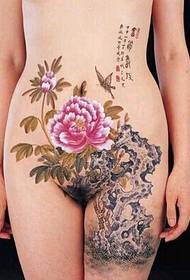 пълна гола секси красота талия красива татуировка на азалия