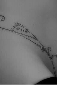 дівчата сексуальна талія чорно-білі красиві свіжі татуювання маленької квіткової лози
