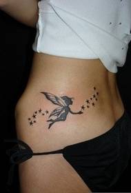 elfo nero in vita e tatuaggi di stelle