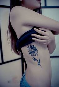 schoonheid slanke taille mode bloem tattoo foto
