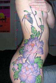 मादक मुली बाजूला कंबर सुंदर फुलं सुंदर टॅटू चित्रे