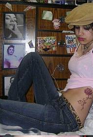 persoonallisuus nainen kaunis vyötärö kukka tatuointi kuva kuva