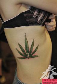 Tattoo ya mulberry ya li ser aliyekî 72361 pêşniyar kir - Ji bo nimûneya sêwiranê ya pênûsê ya alternatîfek waist