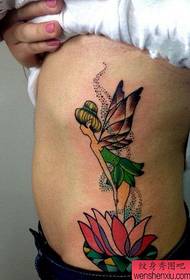 un colorato modello di tatuaggio di loto Tang leone