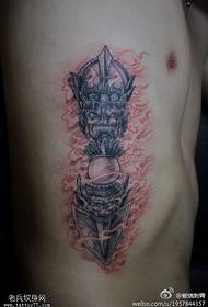 ເພັດຂ້າງແອວ杵 tattoo ເຮັດວຽກໂດຍສັກເພື່ອແບ່ງປັນມັນ