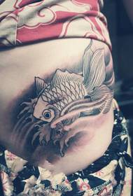 Picha ya tattoo ya jadi ya dhahabu ya kiuno