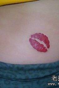 punon tatuazhi i vogël për buzët e lehta të belit