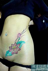 No atreviu-vos a mirar directament la imatge del tatuatge de lotus de cintura