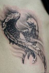 fotografi tatuazh me krahë të zi dhe të bardhë me krahë të bukur