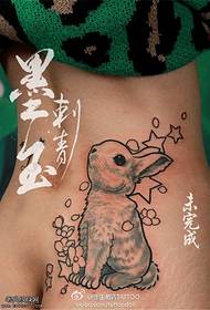 imagen de tatuaje de conejo de dibujos animados de cintura