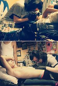 scena del tatuaggio modello personalità in vita