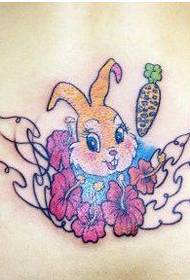 A tetováló show-kép derék színű nyúlvirág tetoválásmintát ajánlott
