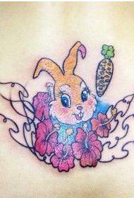 L'immagine dello spettacolo di tatuaggi ha raccomandato un modello di tatuaggio di fiori di coniglio di colore in vita