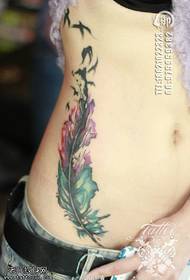 weibliche Seite Taille Farbe Splash Ink Feder Yan Tattoo-Muster