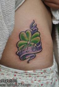 piękna talia czterolistna koniczyna wzór tatuażu