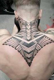 9 tatuaxes de tótem negro para dominar o lombo dos homes