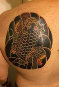 Tatuaggi di calamari tatuati sul retro dipinti di calamari