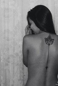 Modello di tatuaggio tatuaggio sexy vaniglia posteriore femminile
