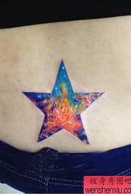 mergaičių juosmeniu populiarus gražaus penkiakampio žvaigždės tatuiruotės modelis