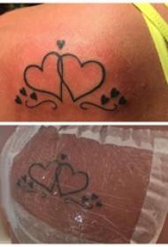 Tetoválás szív alakú lány vissza szív alakú tetoválás képet