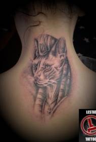 patrón de tatuaxe de gato misterioso cara atrás