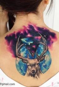 Ciervo geométrico de color trasero con patrón de tatuaje de cielo estrellado