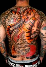 tiger i full farge og flekkete tatoveringsmønster