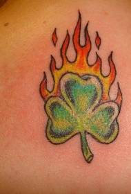 Natrag irski djetelinski i plamen obojani uzorak tetovaže