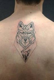 Tatuaggio testa di lupo totem ragazzo indietro foto tatuaggio testa di lupo
