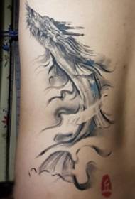 Tattoos Threicae exemplar draco draco tergum pueri