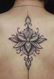 les noies tornen a la columna vertebral figura de tatuatge de flors de lotus